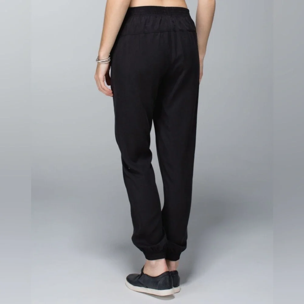 Lululemon Mat to Street Pants Jogger Lounge Activewear Running